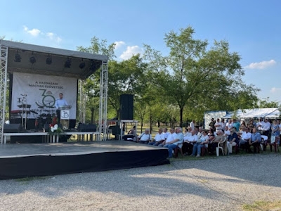 Politikai pornográfia: a VMSZ kiszolgálja a Fideszt és a SNS-t is!