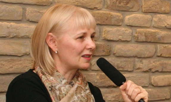 LOVAS ILDIKÓ, A PÁRTÍRÓNŐ  