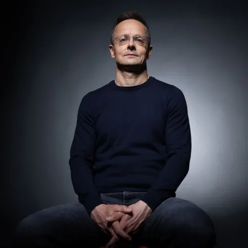 Az ember, aki ott sem volt - Szijjártó a Telexen