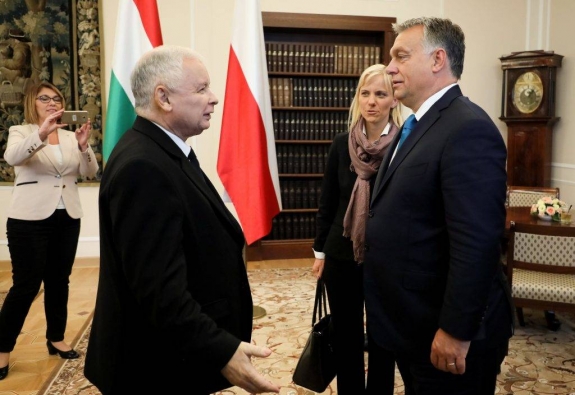 Vigyázó szemünket Varsóra vessük!