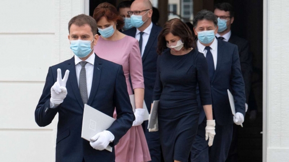 Liberális demokrácia rovásírással