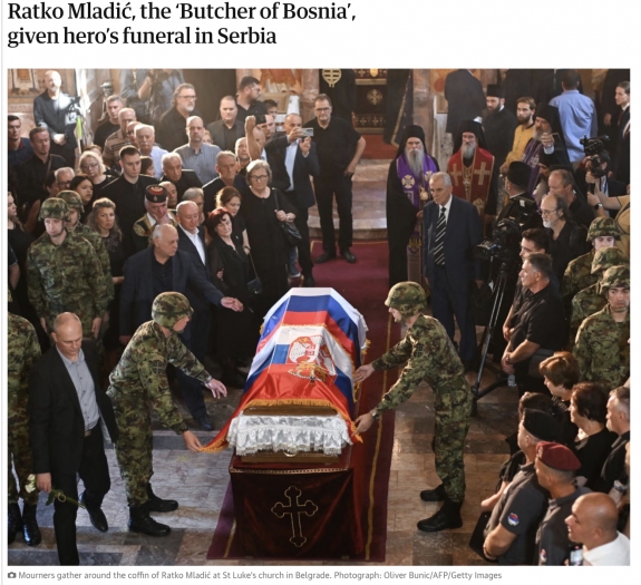 Guardian: Ratko Mladić, a „boszniai mészáros” hősnek kijáró temetést kapott Szerbiában
