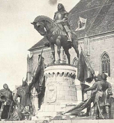 A Mátyás-szobor is Kolozsvárra hívná Orbán Viktort
