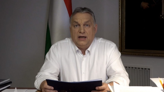 Kormányzás megkoronázva