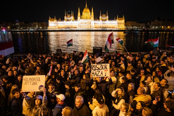 Mit látnak a magyar rendszerváltásból Moszkvában és Varsóban?