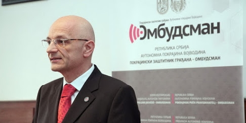 Nem végzi a munkáját!  