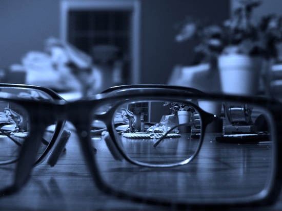 A parasztbácsi esete a pápaszemmel